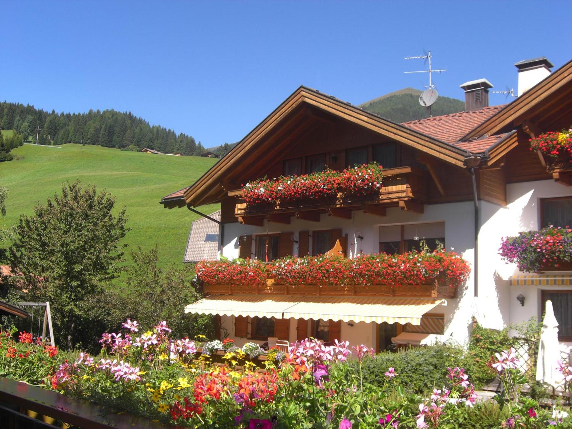 Appartements Haus Bachmann San Candido Exterior foto