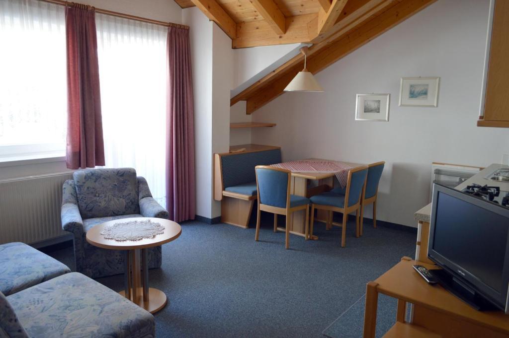 Appartements Haus Bachmann San Candido Quarto foto